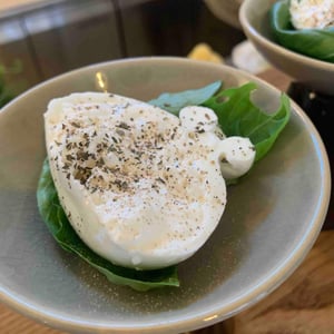 Burrata Con Spezie Mediterranee E Basilico - Ticcu Ticcu bottega degustativa - 796644