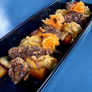 Cabillaud En Croûte De Noisettes, Syphon Butternut Café, Wok Champignons Des Bois, Pickles De Courges Et Noisettes Torréfiées - La Buvette - 420774