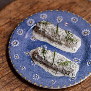 Cannelloni de veau et truite fumée, sauce aux herbes - L’Un des Sens