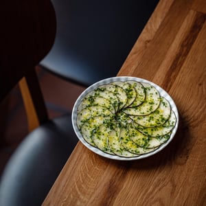 Carpaccio de radis noir & gremolata - L’Un des Sens