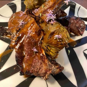 Costolette Di Pecora Sambucana, Carciofi, Patate Al Rosmarino, Sasa Al Pepe Verde - SCRAP - 768891