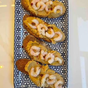 Crostini, Gamberetti, Crema Di Ceci, Pepe Rosa - Symposium wine bar - 631209