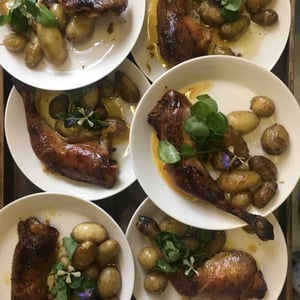 Cuisse De Pintade Rôtie Et Pommes De Terre - Mazette - 530140