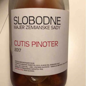 Cutis Pinoter - Slobodné Vinárstvo - Majer Zemianske Sady - Michal Kuropka, Agnes Lovecká, Katarína Kuropková 
