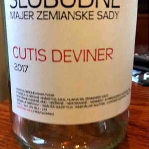 Cutis Pinoter - Slobodné Vinárstvo - Majer Zemianske Sady - Michal Kuropka, Agnes Lovecká, Katarína Kuropková