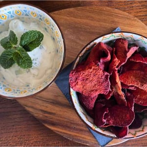 Tzazichi con chips di barbabietola - 
