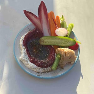 Dip De Remolacha Y Labneh Con Ceudités - Masa Vins - 611677
