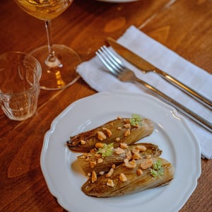 Endives braisées au teriyaki et cacahuètes - L’Un des Sens