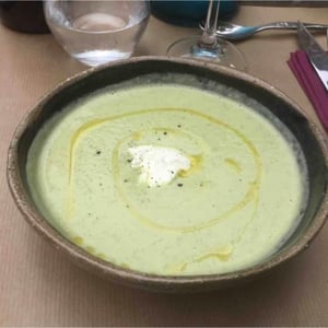 Entrée... Crème De Courgette Et Basilic - Le Bouche à Oreille - 31464