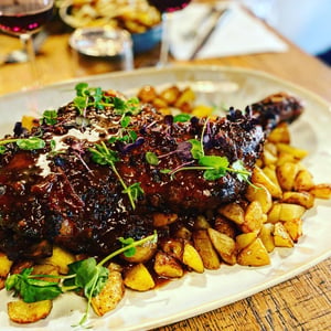 Epaule D'Agneau Confite / Jus D'Agneau Corsé / Pommes Grenailles - Le Petit San Seb - 696408