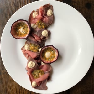 Fesa All’Inglese Con Salsa Tonnata E Maracuja - Enoteca Shiua - 807818