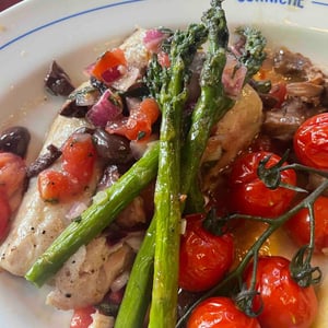 Filet De Bar De Ligne Sauce Vierge Asperges Et Tomates Grappe Confites - La Corniche - 648407