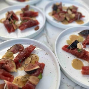 Foie gras, boeuf et figues noires, crémeux sésame - 