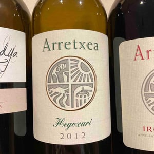 Hegoxuri - Arretxea - therese-michel-iban-theo-riouspeyrous