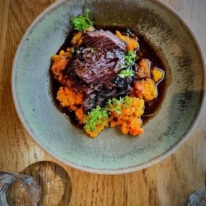 Joue de bœuf purée de carottes - Les Mets Chai, le resto