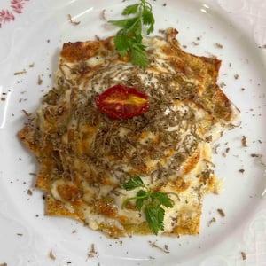 Lasagnetta Gratinata Con Finferli, Fonduta Di Formsggio E Tartufo Nero - Tree Brasserie - 531375