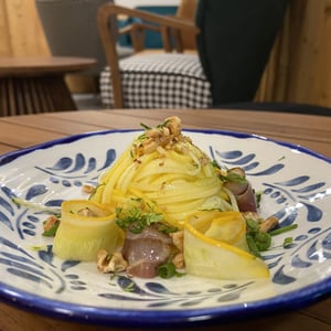 Le Chèvre Frais De La Ferme D’En Haut - Noix, Curry, Vin Jaune - Hotel restaurant la chartreuse - 804295