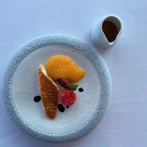 Le Rouget Barbet De Nos Côtes, Tomate Crue Et Cuite,  Jus Lié Au Foie De Rouget - Ar Men Du - 802145