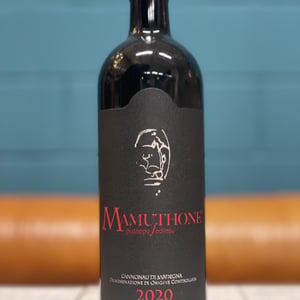 Mamuthone - Cantina Giuseppe Sedilesu - antonietta-francesco-salvatore-sedilesu
