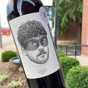 Maskerade (Rot) - Gut Oggau - stephanie-eduard-tscheppe-eselbock 