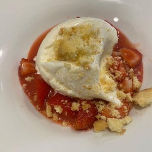 Milk Ice Cream, Strawberries And Moura Alves Vinagre - Garrincha - 664415
