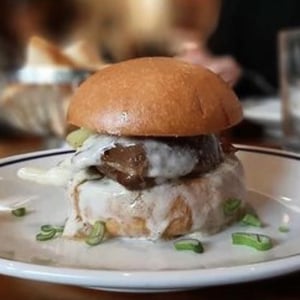 Panino Di Guance Di Maialino, Cipollato E Gorgonzola - Bottiglieria Salefino - 604613
