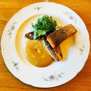 Pavé De Truite Poêlée, Endives Braisées Et Sabayon À L’Ail Noir - Chez Marie Jo - 756475