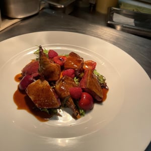 Piccione Royale, Insalata Di Ciliegie E Lamponi - Locanda MaNì - 778157