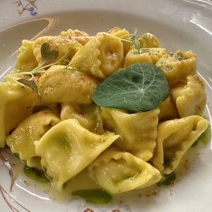 Plin Ripieni Di Baccalà E Patate, Olio Al Prezzemolo E Bottarga Di Tonno - Q.B. bistró - 691219