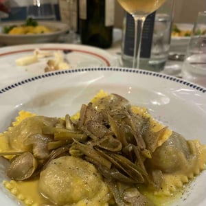 Ravioli di patate, carciofi e aglio nero - Enoteca Spontanea