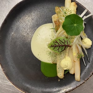 Rombo Scottato,Asparagi E Salsa Hollandese - Condividere Osteria - 618432