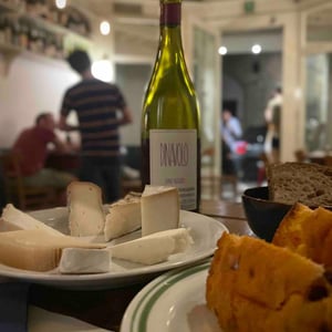 Selezione di formaggi e panettone salato - Enoteca Spontanea