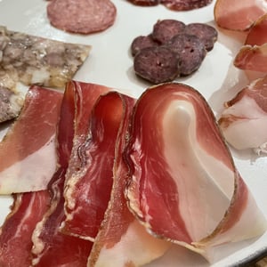Selezione Di Salumi Di Maiale Brado E Cinta Senese - Osteria del Posto - 636391