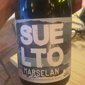 Suelto Merlot - Proyecto Nakkal - Nicolás Monforte, Santiago Degasperi and Bruno Bresesti 