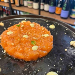 Tartare Di Salmone Maionese All’Avocado E Anacardi - Parbleu cafè - 713755