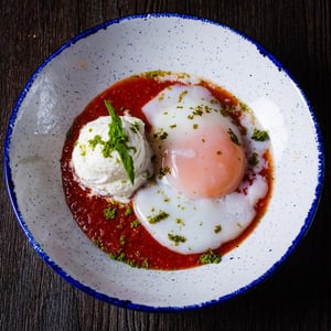 Uovo Mollet Con La Salsa E Pesto Di Basilico Disidratato - Uzeta Bistro Siciliano - 767314