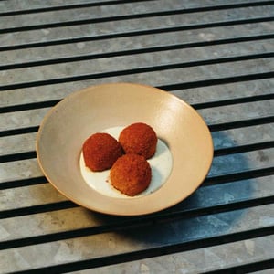 Vegan “Reisfleisch” Arancini | Cucumber Mayo - Café Kandl - 683135