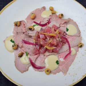 Vitello Tonnato Con Tartare Di Tonno Rosso, Capperi Fritti E Maionese D'Acciughe - Cerchio Rosso - 604856