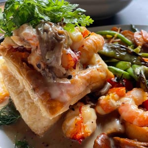 Vol-Au-Vent Au Homard Et Crevettes Sauce Crémée Aux Morilles - La Corniche - 648394
