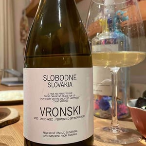 Vronski - Slobodné Vinárstvo - Majer Zemianske Sady - michal-kuropka-agnes-lovecka-katarina-kuropkova -2020