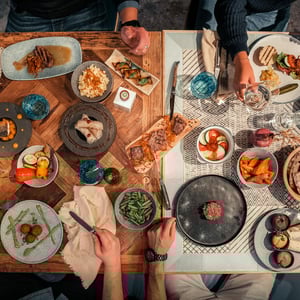 A Table Full Of Delicacies - LUKE’s Wohnzimmer - 930121