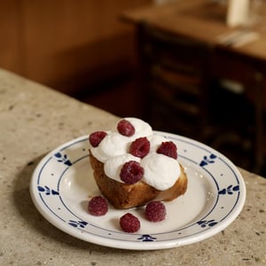 Baba À L'Eau De Vie De Mirabelles, Chantilly À La Lavande, Framboises - La cantine Champ Libre - 904132
