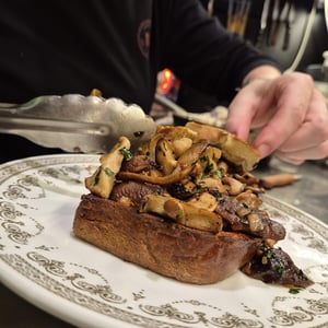 Brioche Toast - Foie - Mushrooms - Lion Belge - 1298721