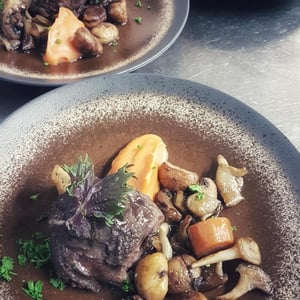 Civet De Chasse Française Sauce Au Trousseau - L’Anversis Table de Montagne - 845883