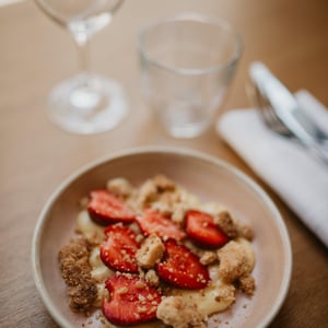 Fraise, Streusel Aux Amandes Et Noisette, Crémeux Yaourt Citron - Bouliche - 923362