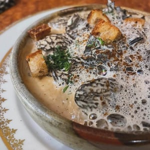 La Croûte Aux Morilles Et Vin Jaune  De L'Anversis - L’Anversis Table de Montagne - 845884