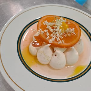 Meringue Française, Crème Légère À La Lavande, Dernière Agrumes - Le Café de la Poste - 912773