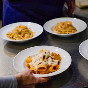 Mezzi Paccheri Al Ragù Di Salsiccia Calabrese - Osteria Paradiso - 957511