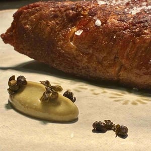 Parpatana de atún rojo de almadraba y alcaparritas murcianas - Manigua Casa de Comidas