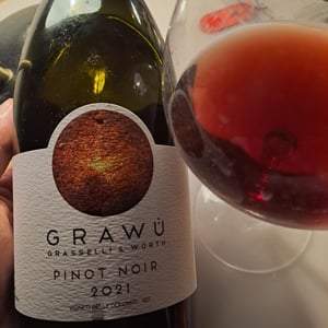 Pinot Noir - Grawü - leila-grasselli-dominic-wurth